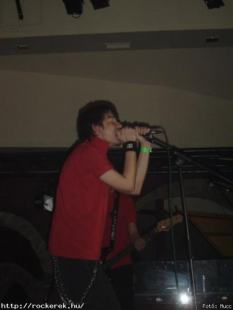  Suburban Neon,  History of heaven,  Sunset,  M-nlkl,  Faded Life,  Entrpia Architektra,  Schoolphoto,  Krhozat,  Dharma - Fot: Mucc