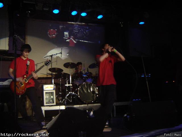  Suburban Neon,  History of heaven,  Sunset,  M-nlkl,  Faded Life,  Entrpia Architektra,  Schoolphoto,  Krhozat,  Dharma - Fot: Mucc