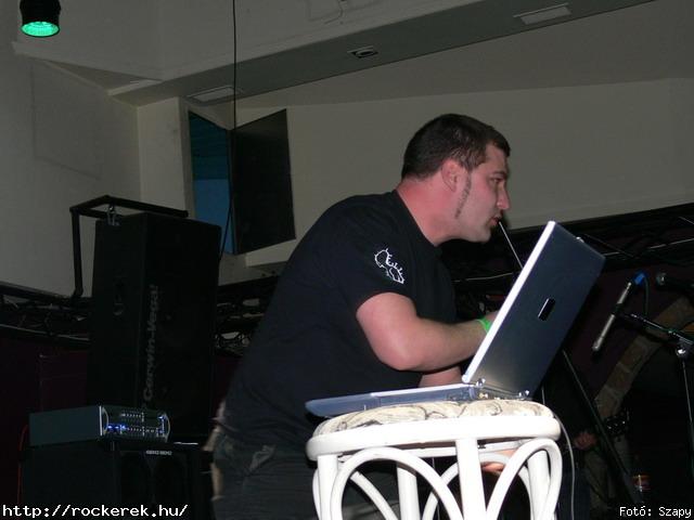  Suburban Neon,  History of heaven,  Sunset,  M-nlkl,  Faded Life,  Entrpia Architektra,  Schoolphoto,  Krhozat,  Dharma - Fot: Szapy