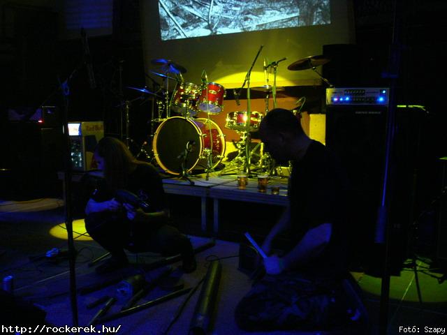  Suburban Neon,  History of heaven,  Sunset,  M-nlkl,  Faded Life,  Entrpia Architektra,  Schoolphoto,  Krhozat,  Dharma - Fot: Szapy