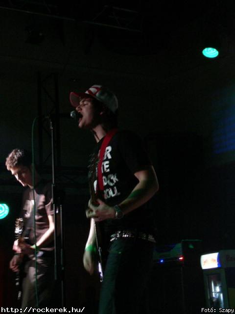  Suburban Neon,  History of heaven,  Sunset,  M-nlkl,  Faded Life,  Entrpia Architektra,  Schoolphoto,  Krhozat,  Dharma - Fot: Szapy