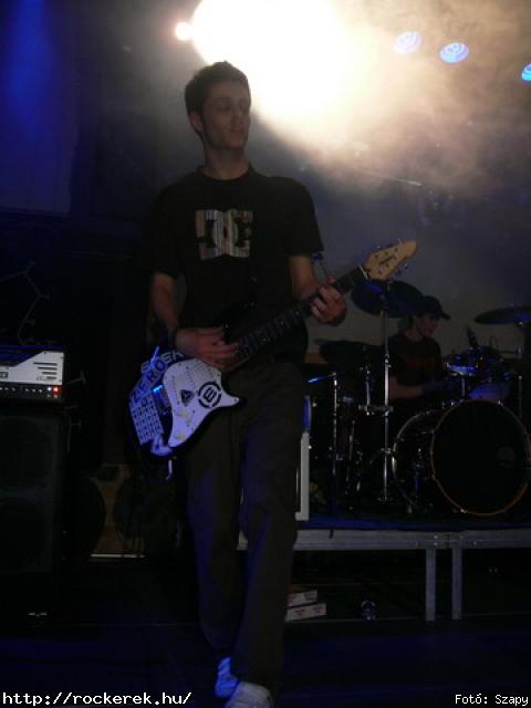  Suburban Neon,  History of heaven,  Sunset,  M-nlkl,  Faded Life,  Entrpia Architektra,  Schoolphoto,  Krhozat,  Dharma - Fot: Szapy