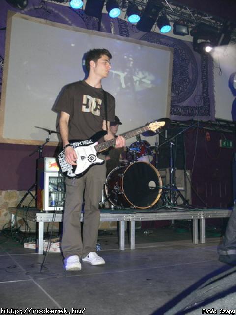  Suburban Neon,  History of heaven,  Sunset,  M-nlkl,  Faded Life,  Entrpia Architektra,  Schoolphoto,  Krhozat,  Dharma - Fot: Szapy