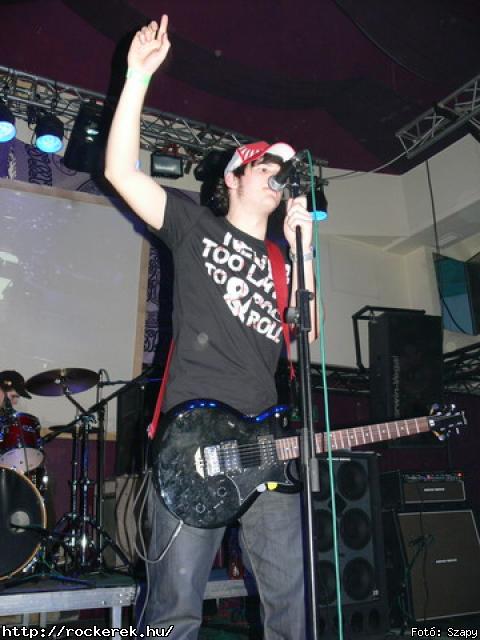  Suburban Neon,  History of heaven,  Sunset,  M-nlkl,  Faded Life,  Entrpia Architektra,  Schoolphoto,  Krhozat,  Dharma - Fot: Szapy