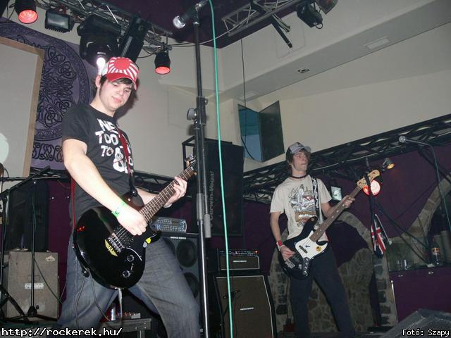  Suburban Neon,  History of heaven,  Sunset,  M-nlkl,  Faded Life,  Entrpia Architektra,  Schoolphoto,  Krhozat,  Dharma - Fot: Szapy