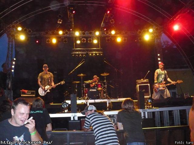  Cadaveres, Depresszi, Holtid, Insane, Macskanadrg, Pokolgp, Tankcsapda - Fot: turo
