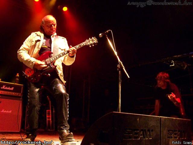  Piramis, Mobilmnia, Alvin s a Mkusok, Karthago, Komr Lszl, Wroom - Fot: Szapy