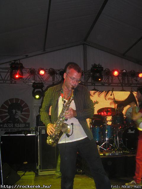  Ab/cd, Alvin s A Mkusok, Beatrice, Belga, Belmondo, Chuck Norris Action Squad, Collins And Behnam, Colorstar, Dalriada, Death Angel, Depresszi, Dek Bill Blues Band, Esclin Syndo, Finntroll, Firkin, Fish!, Hollywood Rose, Infra Gandhi, Kataklysm, Keep Of Kalessin, Kispl s A Borz, Korai Banditos Party, Korai rm, Kowalsky Meg A Vega, Machine Head, Magna Cum Laude, Mobilmania, Mystery Gang, N.o.h.a, Neo, Ossian, Paddy& The Rats, Parov Stelar & Band, Pokolgp, Quimby, Remorse, Road, Rme Vrzik, Sepultura, Ska Funderz, Subscribe, Tankcsapda, Testament, The Bedlam, The Idoru, Titusz, Watch My Dying, Yellow Spots, Zorall - Fot: Mks, Mucc