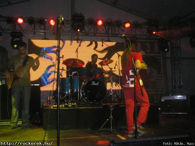  Ab/cd, Alvin s A Mkusok, Beatrice, Belga, Belmondo, Chuck Norris Action Squad, Collins And Behnam, Colorstar, Dalriada, Death Angel, Depresszi, Dek Bill Blues Band, Esclin Syndo, Finntroll, Firkin, Fish!, Hollywood Rose, Infra Gandhi, Kataklysm, Keep Of Kalessin, Kispl s A Borz, Korai Banditos Party, Korai rm, Kowalsky Meg A Vega, Machine Head, Magna Cum Laude, Mobilmania, Mystery Gang, N.o.h.a, Neo, Ossian, Paddy& The Rats, Parov Stelar & Band, Pokolgp, Quimby, Remorse, Road, Rme Vrzik, Sepultura, Ska Funderz, Subscribe, Tankcsapda, Testament, The Bedlam, The Idoru, Titusz, Watch My Dying, Yellow Spots, Zorall - Fot: Mks, Mucc