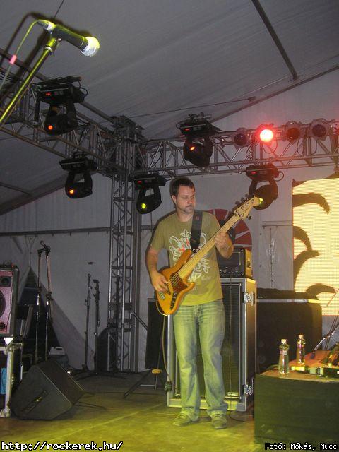  Ab/cd, Alvin s A Mkusok, Beatrice, Belga, Belmondo, Chuck Norris Action Squad, Collins And Behnam, Colorstar, Dalriada, Death Angel, Depresszi, Dek Bill Blues Band, Esclin Syndo, Finntroll, Firkin, Fish!, Hollywood Rose, Infra Gandhi, Kataklysm, Keep Of Kalessin, Kispl s A Borz, Korai Banditos Party, Korai rm, Kowalsky Meg A Vega, Machine Head, Magna Cum Laude, Mobilmania, Mystery Gang, N.o.h.a, Neo, Ossian, Paddy& The Rats, Parov Stelar & Band, Pokolgp, Quimby, Remorse, Road, Rme Vrzik, Sepultura, Ska Funderz, Subscribe, Tankcsapda, Testament, The Bedlam, The Idoru, Titusz, Watch My Dying, Yellow Spots, Zorall - Fot: Mks, Mucc