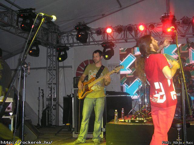  Ab/cd, Alvin s A Mkusok, Beatrice, Belga, Belmondo, Chuck Norris Action Squad, Collins And Behnam, Colorstar, Dalriada, Death Angel, Depresszi, Dek Bill Blues Band, Esclin Syndo, Finntroll, Firkin, Fish!, Hollywood Rose, Infra Gandhi, Kataklysm, Keep Of Kalessin, Kispl s A Borz, Korai Banditos Party, Korai rm, Kowalsky Meg A Vega, Machine Head, Magna Cum Laude, Mobilmania, Mystery Gang, N.o.h.a, Neo, Ossian, Paddy& The Rats, Parov Stelar & Band, Pokolgp, Quimby, Remorse, Road, Rme Vrzik, Sepultura, Ska Funderz, Subscribe, Tankcsapda, Testament, The Bedlam, The Idoru, Titusz, Watch My Dying, Yellow Spots, Zorall - Fot: Mks, Mucc