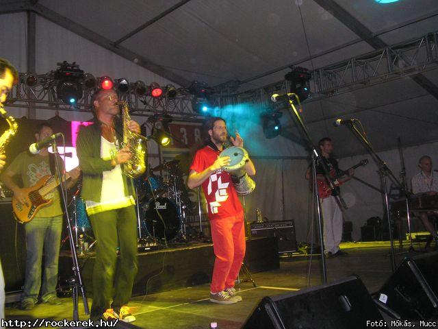  Ab/cd, Alvin s A Mkusok, Beatrice, Belga, Belmondo, Chuck Norris Action Squad, Collins And Behnam, Colorstar, Dalriada, Death Angel, Depresszi, Dek Bill Blues Band, Esclin Syndo, Finntroll, Firkin, Fish!, Hollywood Rose, Infra Gandhi, Kataklysm, Keep Of Kalessin, Kispl s A Borz, Korai Banditos Party, Korai rm, Kowalsky Meg A Vega, Machine Head, Magna Cum Laude, Mobilmania, Mystery Gang, N.o.h.a, Neo, Ossian, Paddy& The Rats, Parov Stelar & Band, Pokolgp, Quimby, Remorse, Road, Rme Vrzik, Sepultura, Ska Funderz, Subscribe, Tankcsapda, Testament, The Bedlam, The Idoru, Titusz, Watch My Dying, Yellow Spots, Zorall - Fot: Mks, Mucc