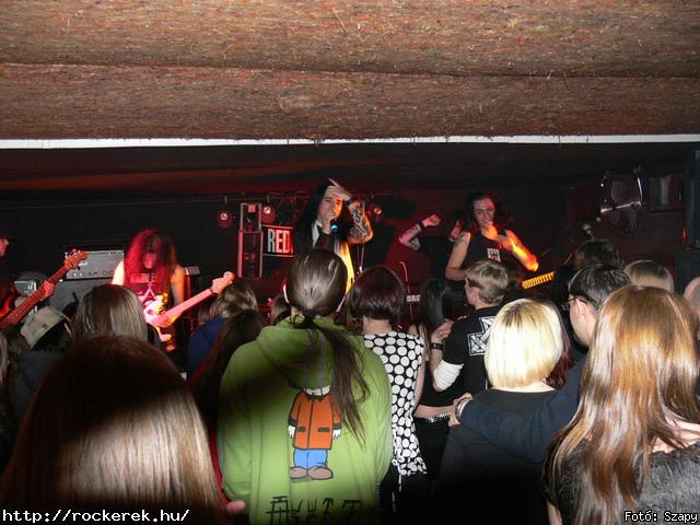  Damage,  Buttercup,  Garden of Eden, Dharma - Fot: Szapy