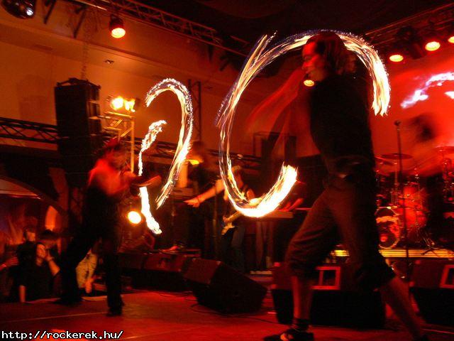  TZMADR,  Vrvonal,  Johnny Roger,  Velvet Seal