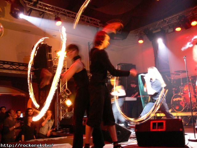  TZMADR,  Vrvonal,  Johnny Roger,  Velvet Seal