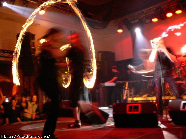  TZMADR,  Vrvonal,  Johnny Roger,  Velvet Seal