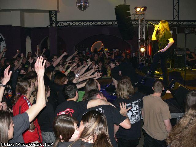  TZMADR,  Vrvonal,  Johnny Roger,  Velvet Seal