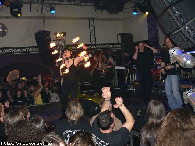  TZMADR,  Vrvonal,  Johnny Roger,  Velvet Seal