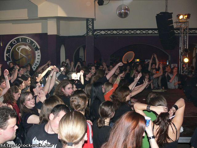  TZMADR,  Vrvonal,  Johnny Roger,  Velvet Seal