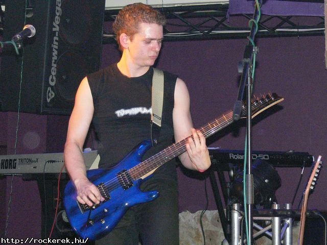  TZMADR,  Vrvonal,  Johnny Roger,  Velvet Seal