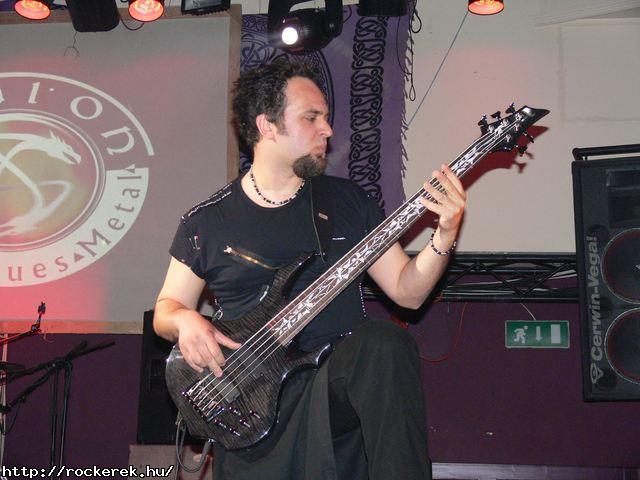  TZMADR,  Vrvonal,  Johnny Roger,  Velvet Seal