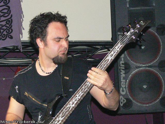  TZMADR,  Vrvonal,  Johnny Roger,  Velvet Seal