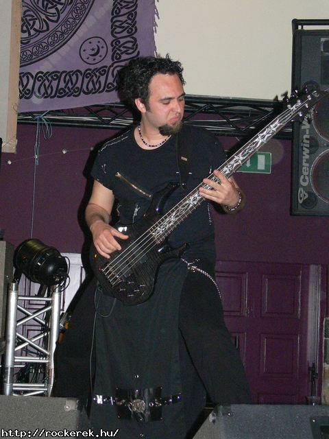  TZMADR,  Vrvonal,  Johnny Roger,  Velvet Seal