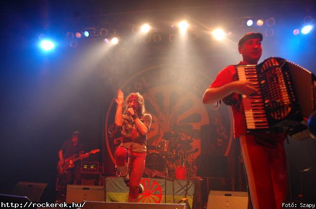  Gogol Bordello,  Skindred - Fot: Szapy