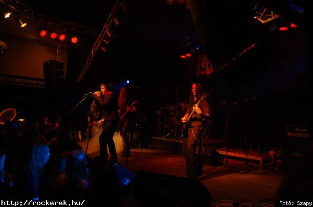  Dharma,  Gyngyvr - Fot: Szapy