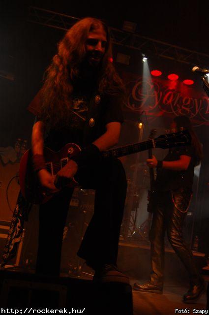  Dharma,  Gyngyvr - Fot: Szapy