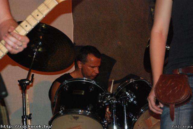  Diablura, Gillotin, Gilotin, Kerecsen, Mohecco, Phoenix, Rockerek.hu Tehetsgkutat: A Msodik Fordul Gyztesei s Gilotin - Fot: Kryka