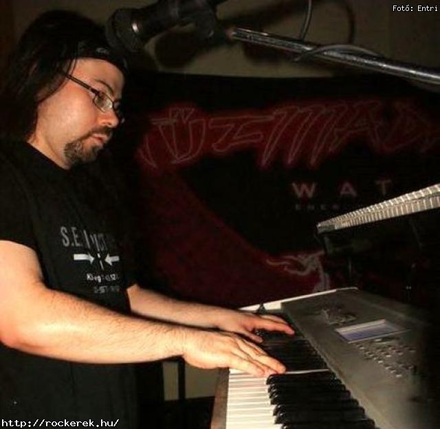  Crossholder, Tzmadr - Fot: Entri