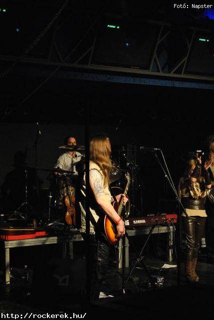  Csejtey, Dalriada, Kerecsenslyom, Nightquest, Sear Bliss, Tzmadr - Fot: Napster