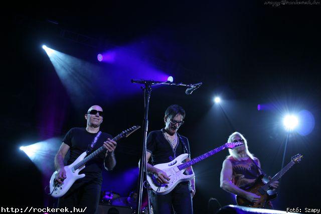  Steve Morse, Steve Vai, Joe Satriani - Fot: Szapy