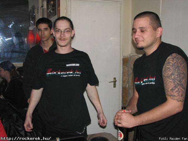  Tzmadr akusztikus,  Leslie McKlasky - Fot: Maiden Fan