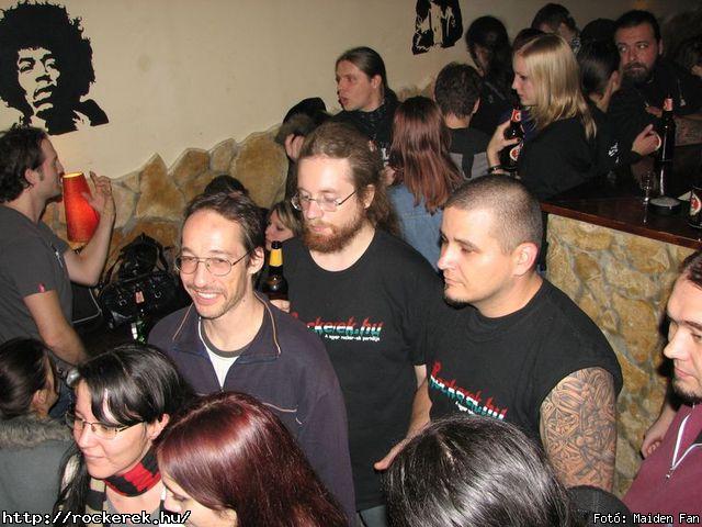  Tzmadr akusztikus,  Leslie McKlasky - Fot: Maiden Fan
