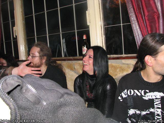  Tzmadr akusztikus,  Leslie McKlasky - Fot: Maiden Fan