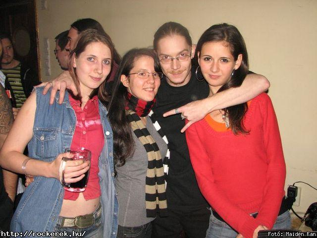 Tzmadr akusztikus,  Leslie McKlasky - Fot: Maiden Fan