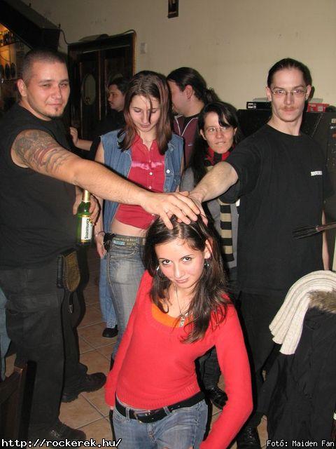  Tzmadr akusztikus,  Leslie McKlasky - Fot: Maiden Fan