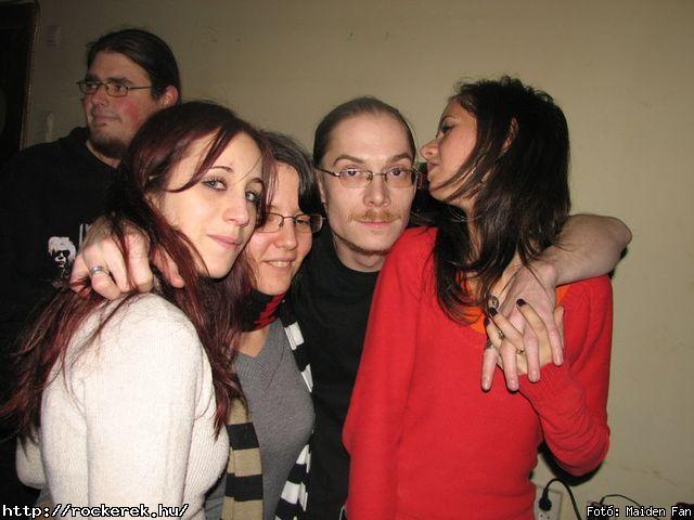  Tzmadr akusztikus,  Leslie McKlasky - Fot: Maiden Fan