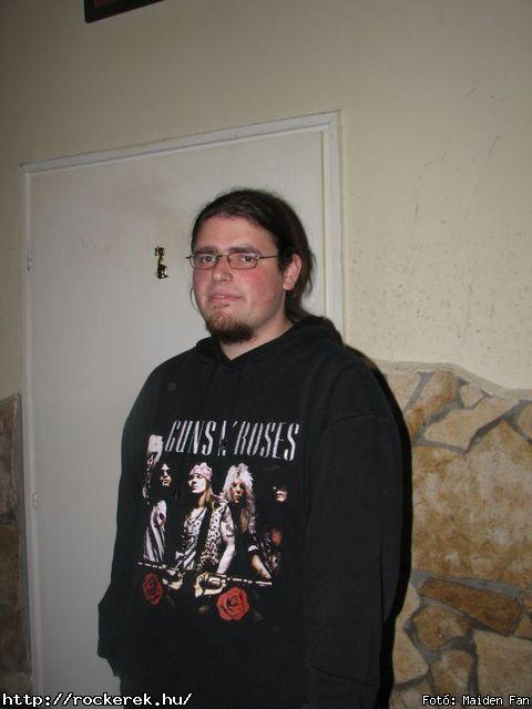  Tzmadr akusztikus,  Leslie McKlasky - Fot: Maiden Fan