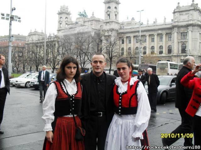 Az Orszghz eltt