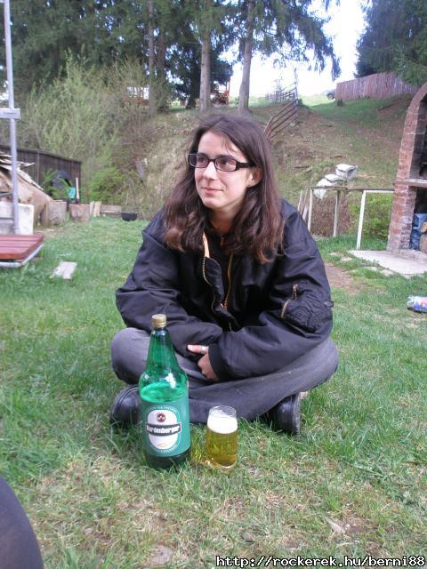 Tudom, hogy vrsz rm valahol, des alkohol! :D