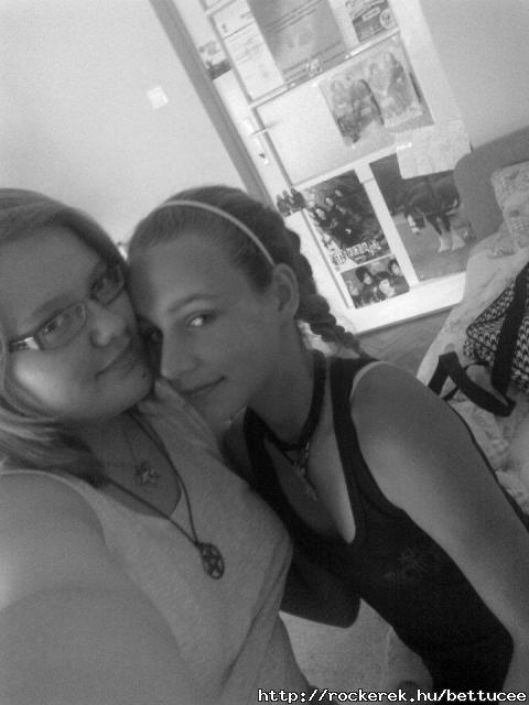 Mert imdom  s ha valakinek nem tetszik tehet egy ku*vanagy szivessget !!! :@ <3