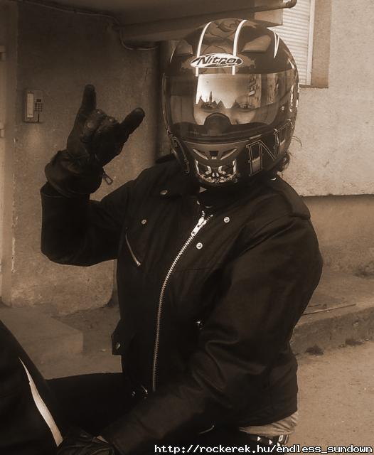 Motorozni olyan mint replni. ...