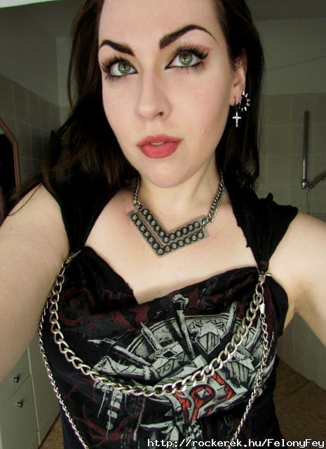 Kocka WoW-os topomban :P For the Horde!