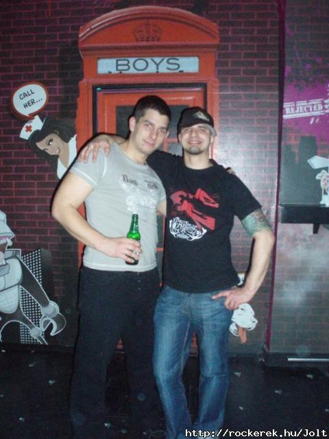 De mris egy budi eltt?? :))