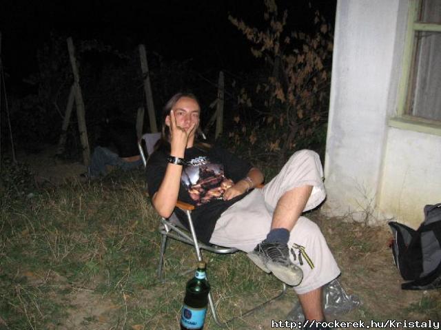 Az elso hegyi bulim...a szek jobb labanal van a lenyeg nem a szeken