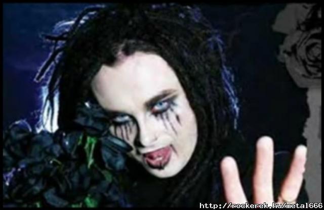 Dani Filth 38