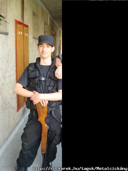 Kis ember nagy fegyverrel jr:)